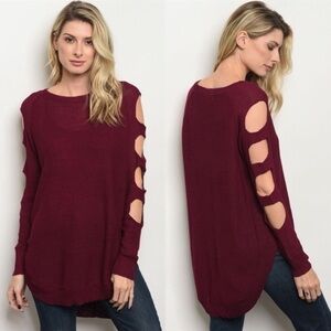 🆕Sweater in wine color w/cutouts
